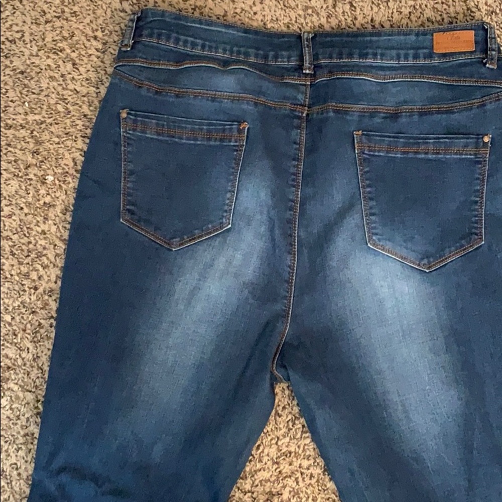 Jeans - Picture 2 of 3